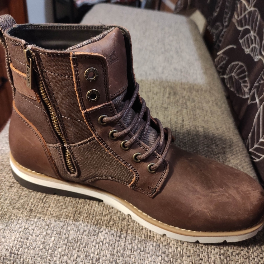 levis leather boots
